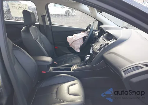 2016 Ford Focus Se z USA, uszkodzony, nr VIN 1FADP3F20GL401375